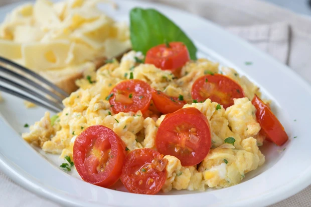 Eierspeise mit Tomaten