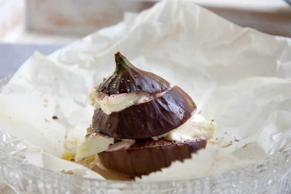 Feigen mit Ziegenk&auml;se