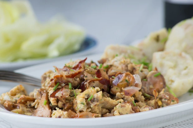 Eierschwammerl mit Ei und Knödel