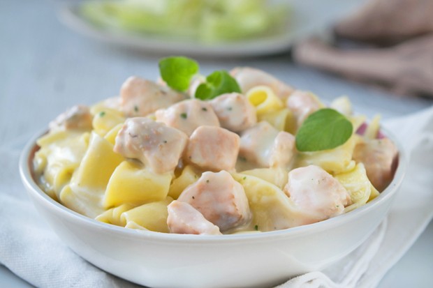 Tagliatelle mit Lachs und Kräuter-Zitronen-Sauce