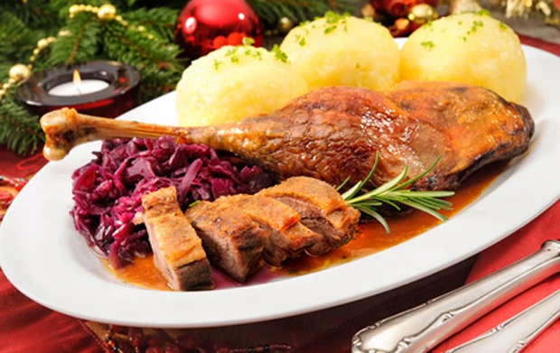 Martinigansl mit Rotkraut & Kn&ouml;del
