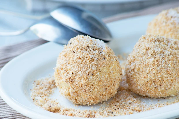 Marillenkn&ouml;del aus Brandteig