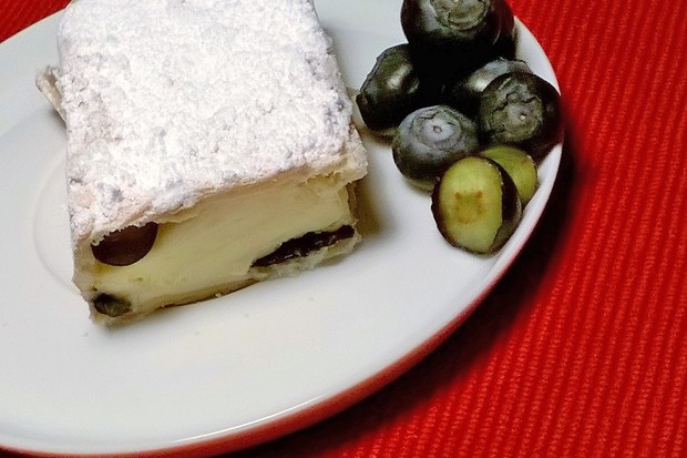 Heidelbeer Topfenstrudel