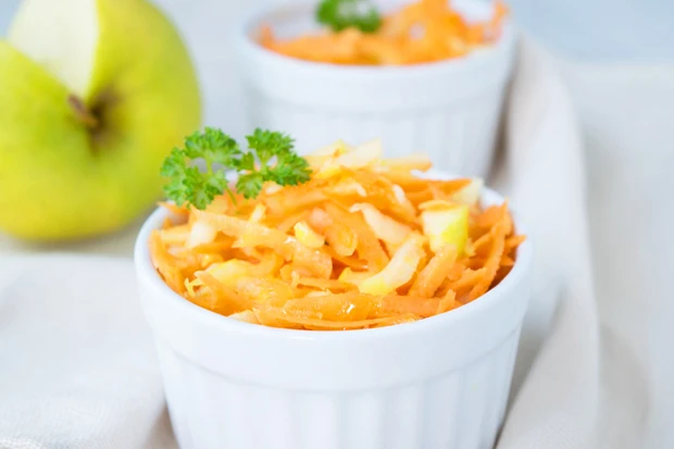 Karottensalat mit Apfel