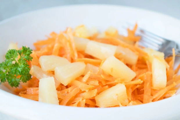 Karottensalat mit Ananas