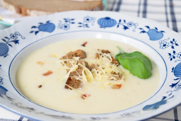 K&auml;sesuppe mit Speck