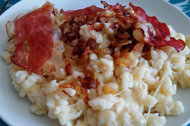 Käsespätzle mit Speck