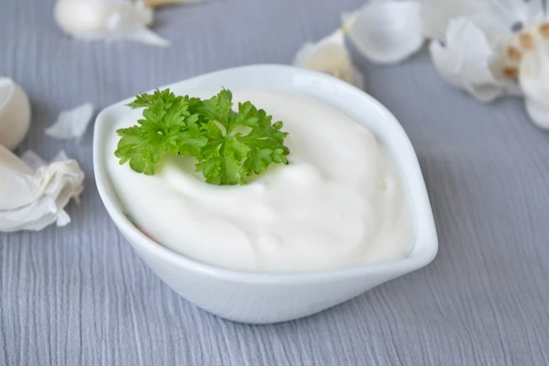 Kr&auml;uter-Wegdes mt Knoblauch-Sauerrahm-Dip