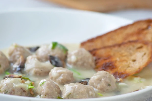 Porree-K&auml;se Suppe mit Fleischb&auml;llchen