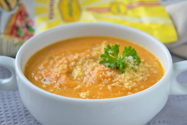 Polenta-S&uuml;&szlig;kartoffel-Suppe
