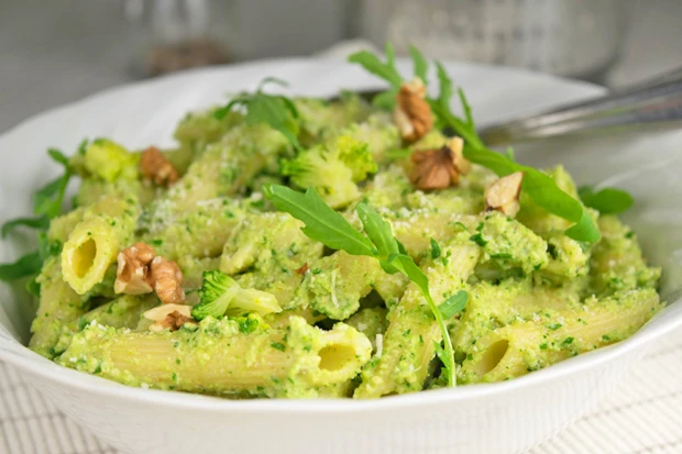 K&auml;se-Brokkoli Pesto mit Waln&uuml;ssen