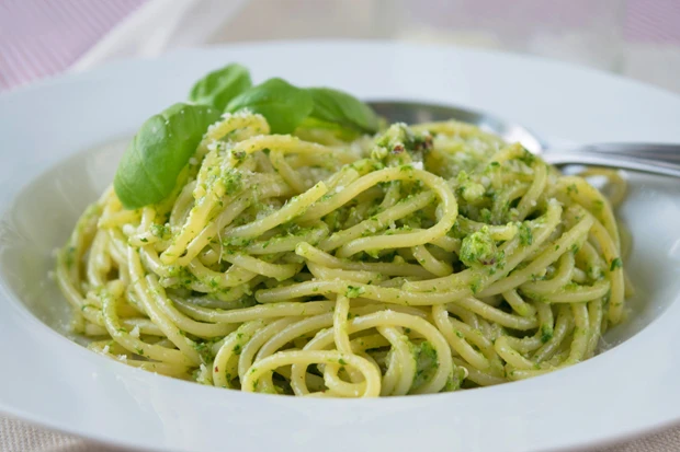 Minz-Basilikum-Pesto