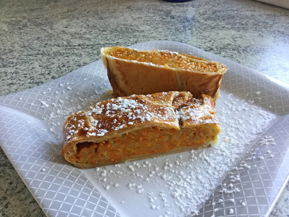 K&uuml;rbisstrudel mit Bl&auml;tterteig