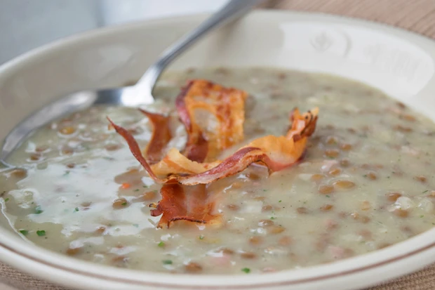 Linsensuppe mit Speck