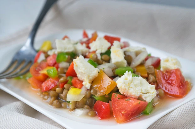 Linsensalat mit Schafskäse