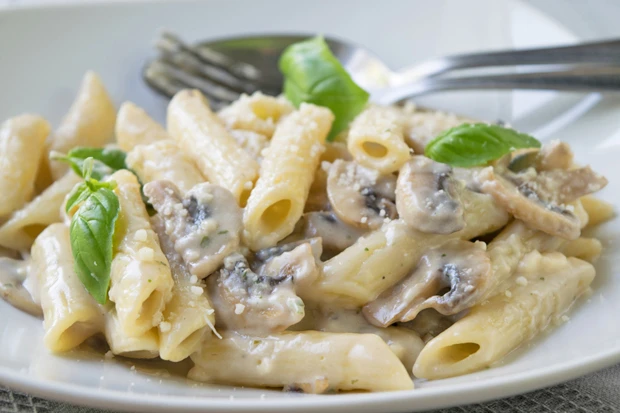 Penne mit Gorgonzola und Pilzen