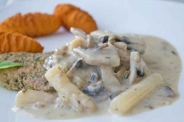 Spargel-Ragout mit Champignons