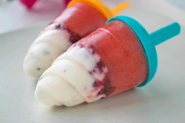 Eis am Stiel mit Melone und Joghurt