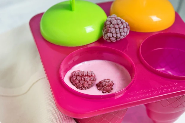 Himbeer-Vanille Eis am Stiel