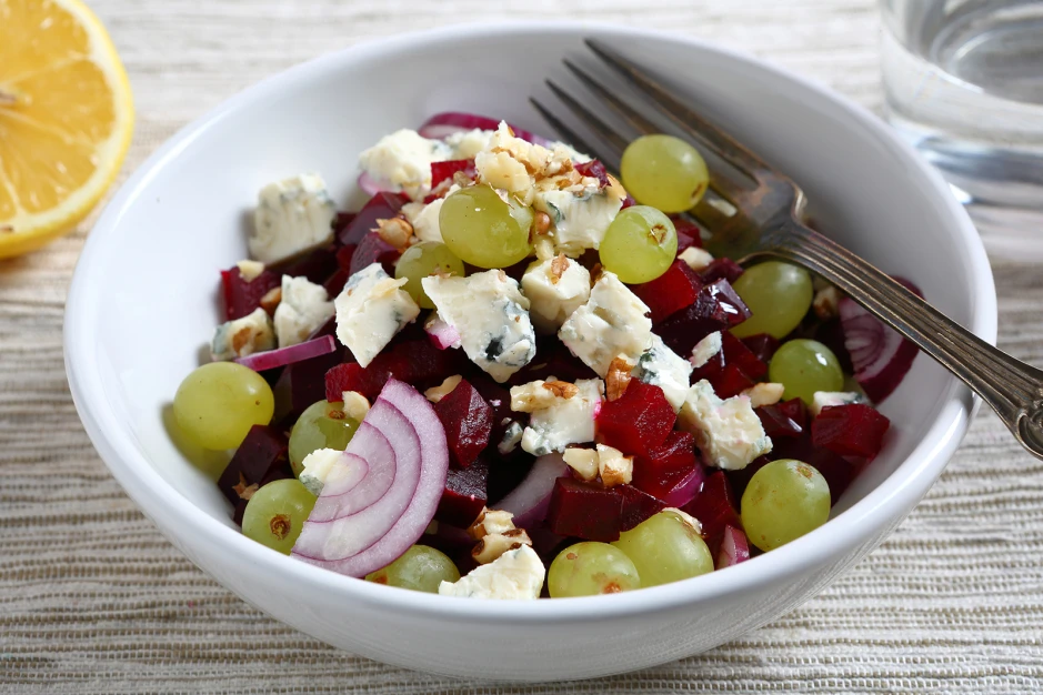 Rote Beete-Salat mit K&auml;se und Waln&uuml;ssen
