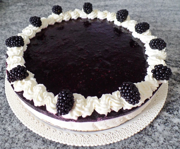 Cremige Brombeertorte