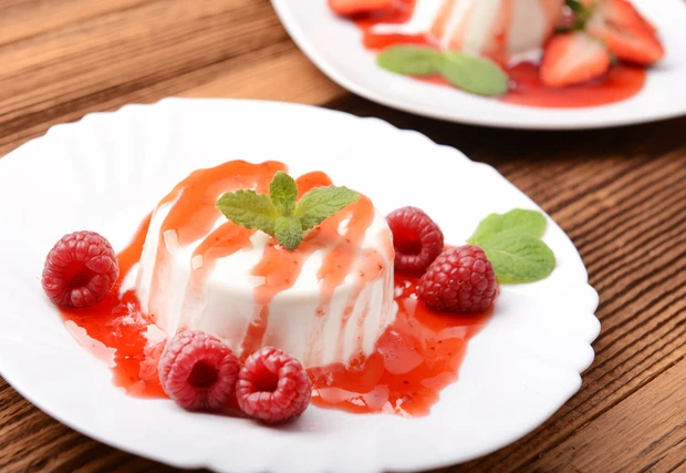 Panna Cotta mit Himbeeren