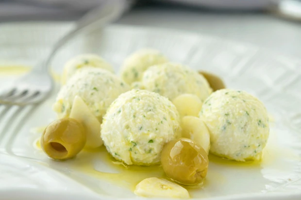 Fetab&auml;llchen mit italienischen Kr&auml;utern