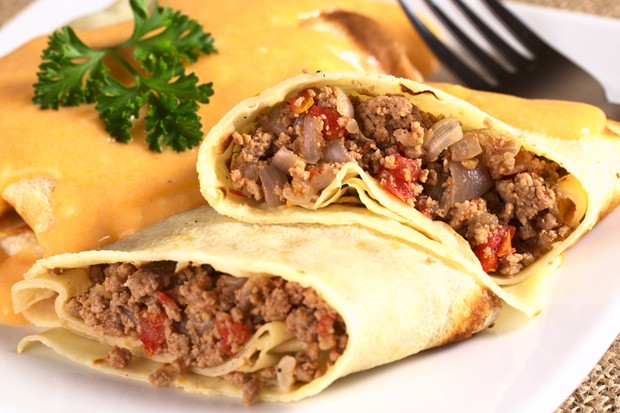 Pikante Palatschinken mit Faschiertem - Rezept