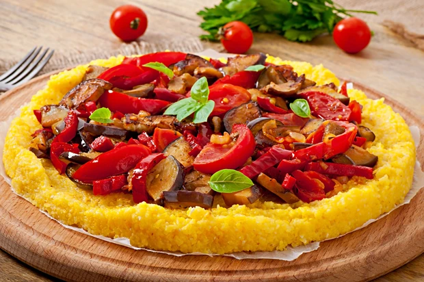 Polenta Pizza mit Gemüse