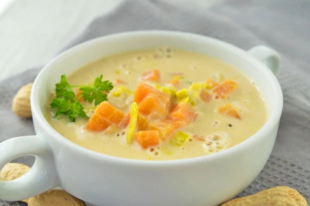 Erdnuss-Lauch-Suppe