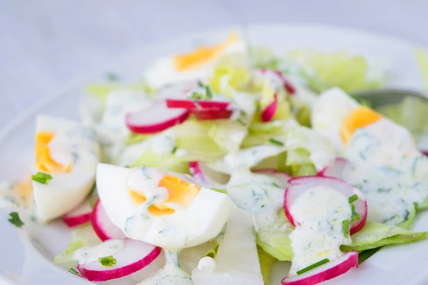 Radieschensalat mit Ei