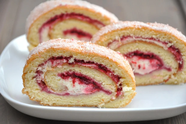 Roulade mit Erdbeeren