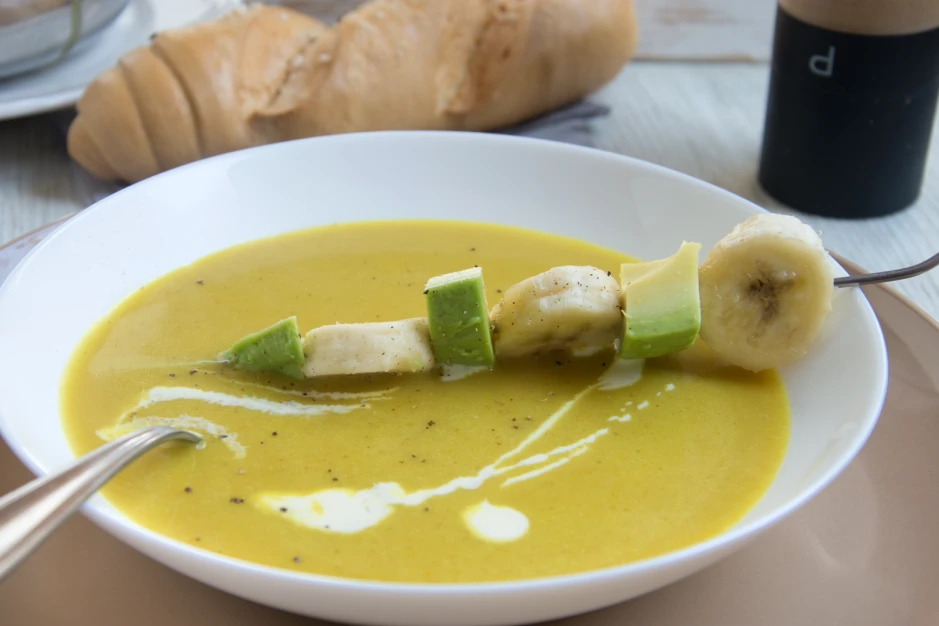 Kokos-Bananen-Suppe mit Avocadost&uuml;ckchen