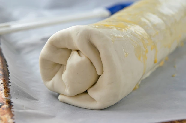 Sauerkrautstrudel mit Bl&auml;tterteig