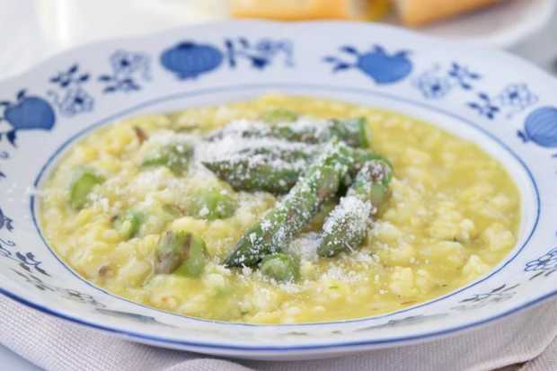 Safranrisotto mit Spargel