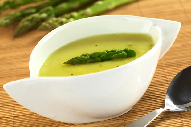 Spargelcremesuppe mit B&auml;rlauch