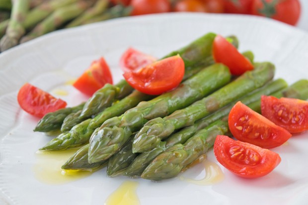 Spargelsalat mit Tomaten