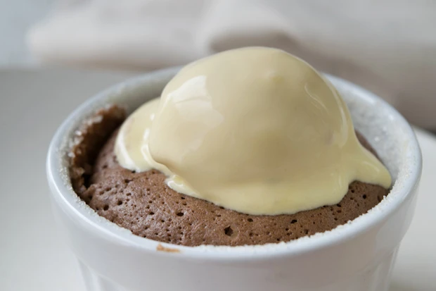 Schokoladensouffle mit Vanilleeis