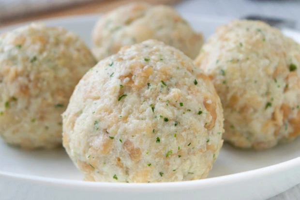 Semmelkn&ouml;del aus der Mikrowelle