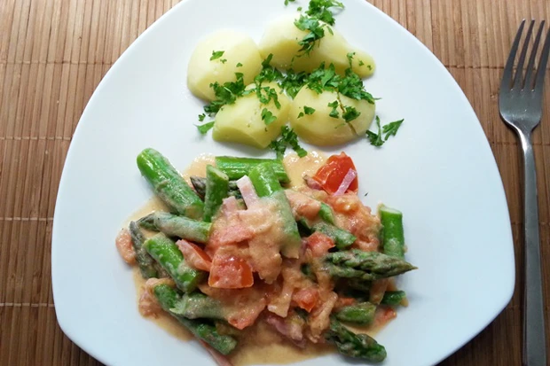 Spargelragout mit Schinken