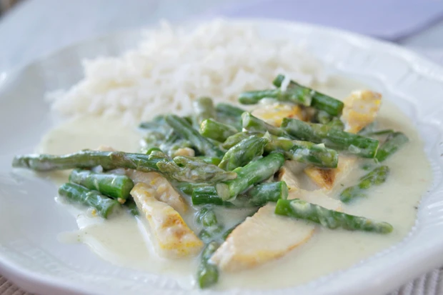 Spargelragout mit Putenfleisch