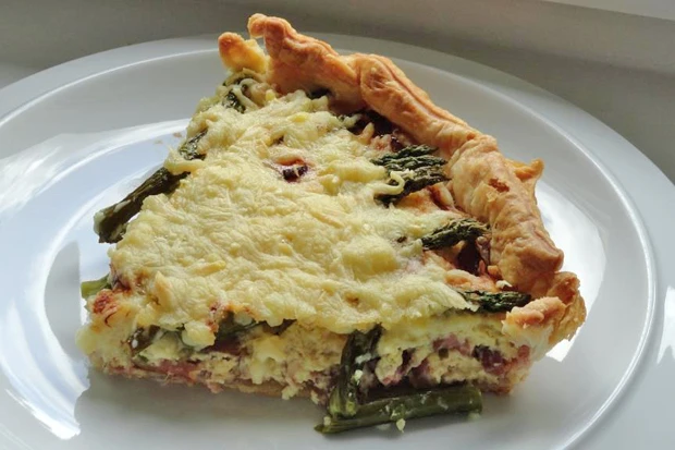 Spargel Quiche mit Bl&auml;tterteig