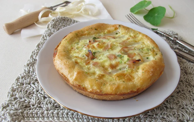Spargelquiche mit Schinken