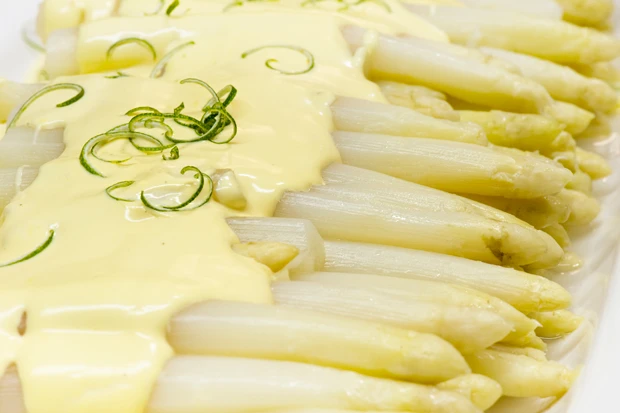 Spargel mit Sauce