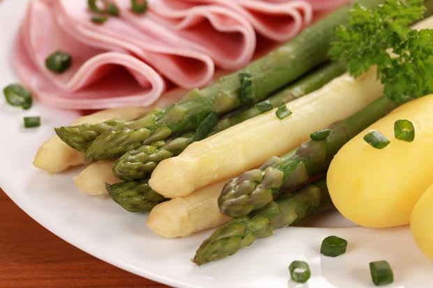 Spargel mit Rohschinken