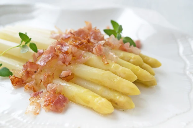 Spargel mit Speck