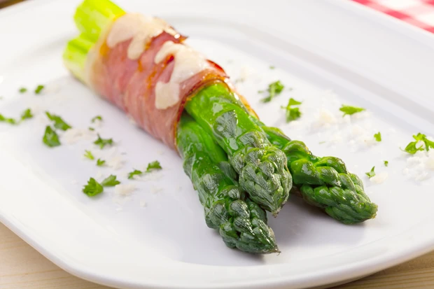 Spargel mit Schinken