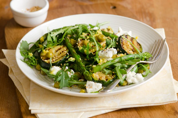 Sommersalat mit Spargel