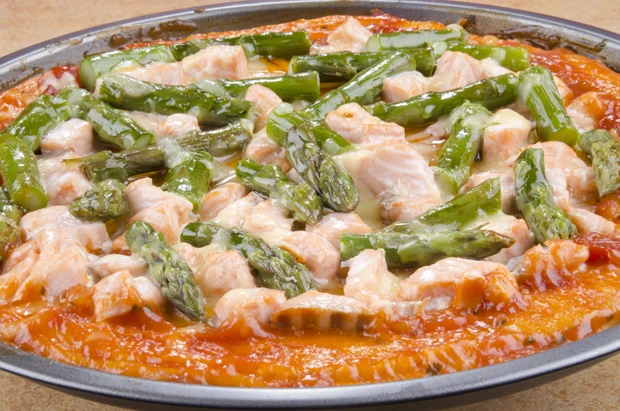 Spargelpizza mit Lachs