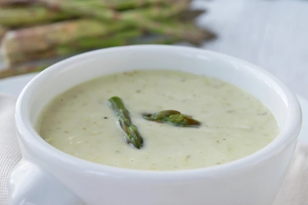 Spargelsuppe mit Kartoffeln